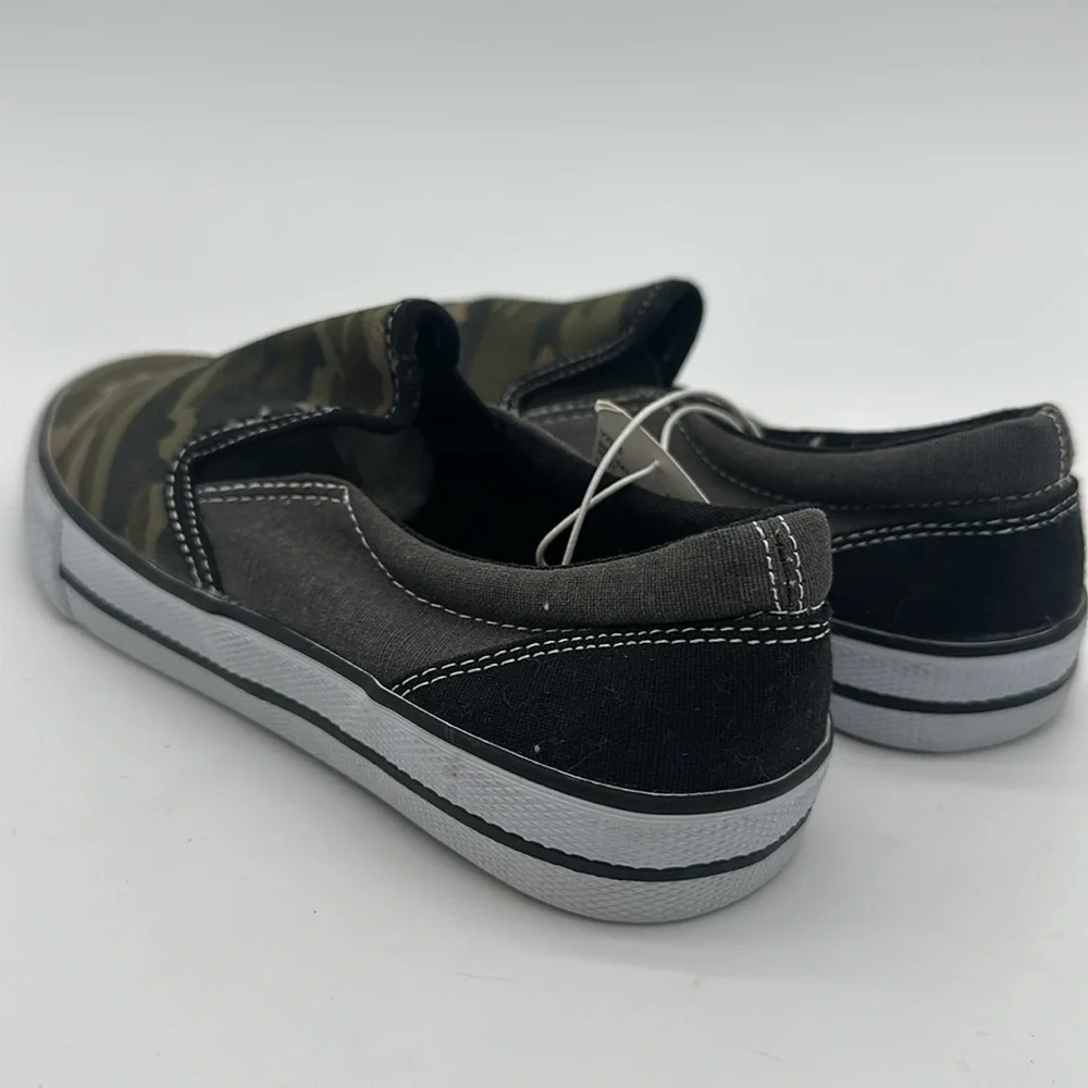 The Children's Place Green and Black Sneakers Size 3 Youth NWT